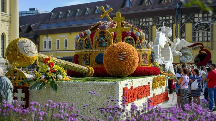 img_Mar_javaban_keszulnek_a_viragkocsik_az_augusztus_20-i_debreceni_viragkarnevalra