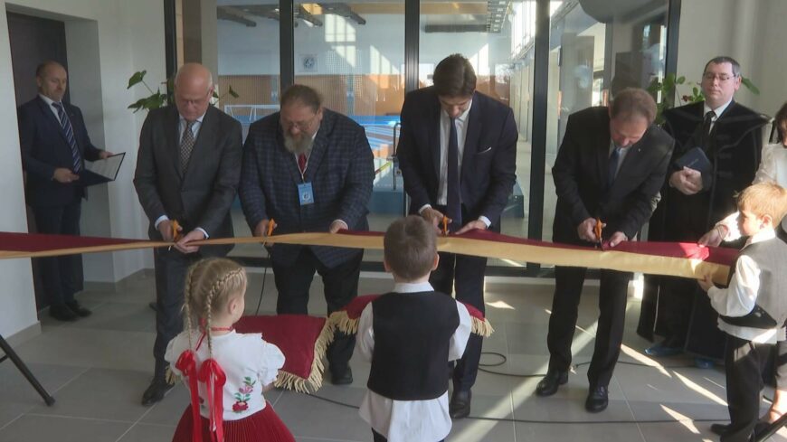 img_unnepelyes_keretek_kozott_adtak_at_a_Waberer_Varosi_Uszodat_Satoraljaujhelyen