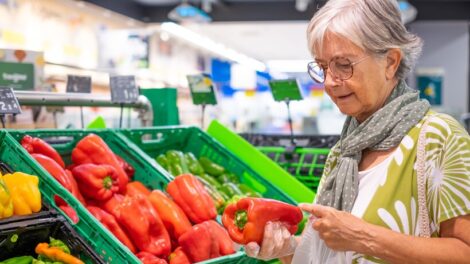 Több mint 70 milliárd forint értékben kapnak élelmiszer-utalványt az idősek