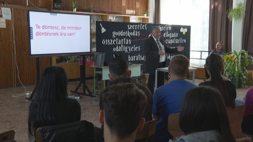 img_Iden_is_folytatodnak_a_drogprevencios_eloadasok_a_satoraljaujhelyi_iskolakban