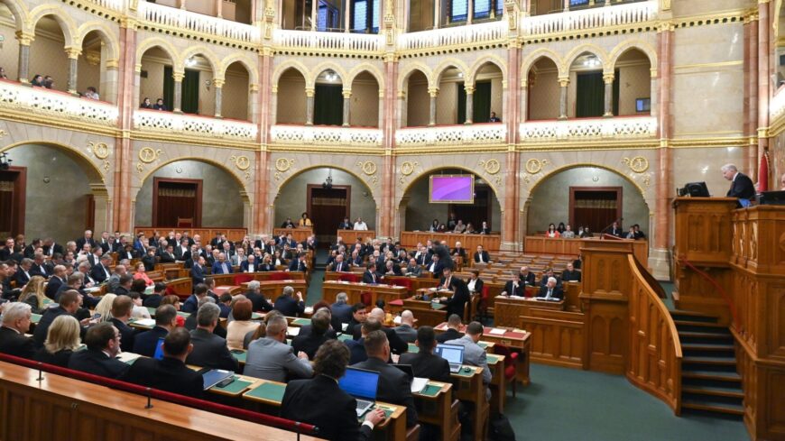 img_Nemzetbiztonsagi_es_igazsagugyi_targyu_torvenyek_a_parlament_elott