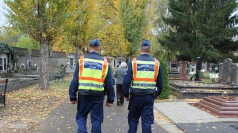 A rendőrség idén is jelen lesz a temetők környékén