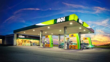 Holding struktúrára vált a Mol