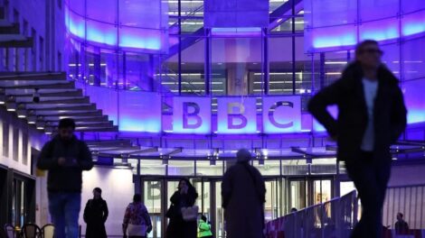 A brit kormányfő kiállt a BBC függetlensége mellett