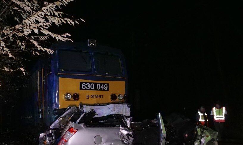 img_Intercityvel_utkozott_egy_auto__oten_meghaltak