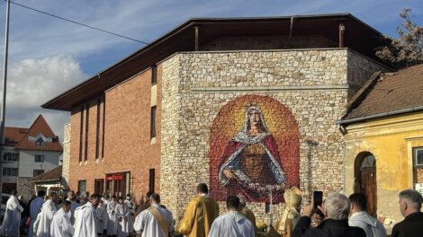 Megáldották Sárospatak új Szent Erzsébet-falfestményét