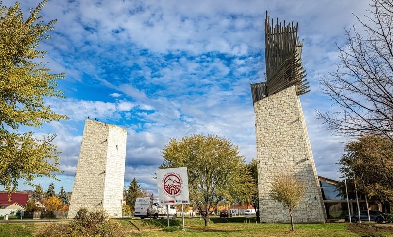 img_Megkezdodott_a_Vilagoroksegi_Kapuzat_felujitasa_Szerencsen