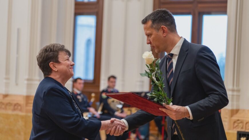 img_Szocialis_Munkaert_Dijat_vehetett_at_Simonne_Hauzer_Monika