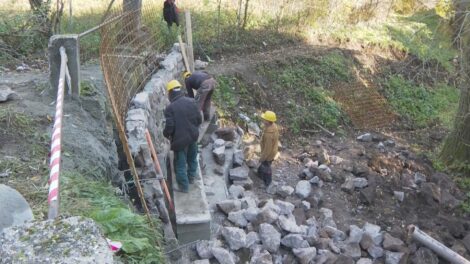 Vis maior támogatásból és saját forrásból újul meg a Szárhegy utca kőhídja Sátoraljaújhelyben