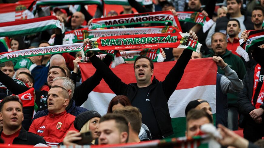 img_ot_magyar_konzul_segiti_a_szurkolokat_Jerevanban