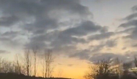 Csúszós lehet az út: óvatos vezetési stílust követel!