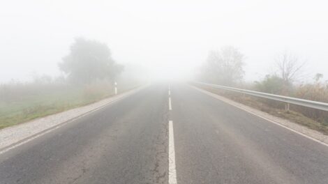 Fokozott figyelem a közlekedésben a borús, párás idő miatt