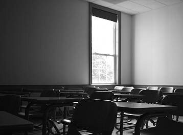 Két évre ítélték az iskolaigazgatót és tanárt bántalmazó férfit