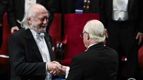 Krasznahorkai László átvette az irodalmi Nobel-díjat