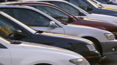 Marad a kétéves vizsgáztatási ciklus a tíz évnél idősebb autóknál