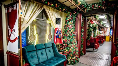 Megérkezett az idei adventi villamos Miskolcon