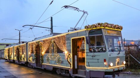 Meglepetésvendég utazik a miskolci adventi villamoson vasárnap