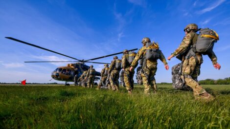 A brit és francia kormány katonai támogatásról állapodott meg