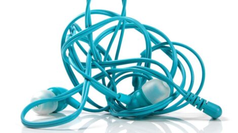 Miért gabalyodik össze a fülhallgató a zsebben?