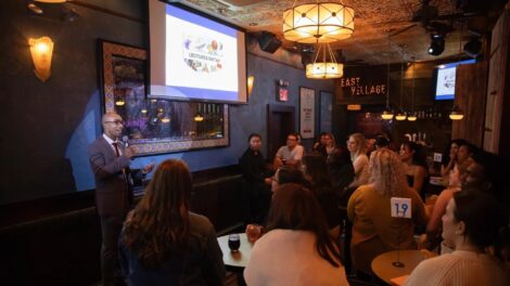 Szabadegyetem a kocsmában ? a Lectures on Tap előadótermet varázsol a bárokba