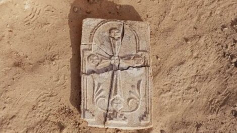 1400 éves kereszt tanúskodik a vallási együttélésről az Arab-félszigeten