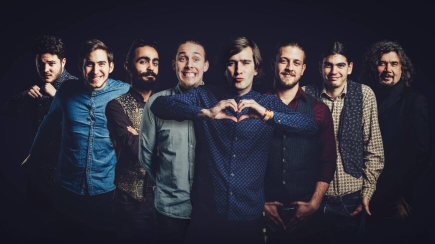 img_A_frontember_es_egy_hegedus_is_kilep_az_Aurevoir__zenekarbol