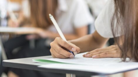 Közeleg egy fontos határidő, február 15-ig lehet jelentkezni a felsőoktatásba