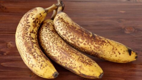 Miért barnul meg a banán?
