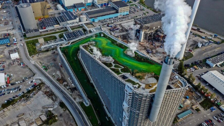 img_Tudtad__hogy_Koppenhagaban_van_egy_hulladekegeto_eromu__ami_egyben_maszofal_es_sipalya_is_