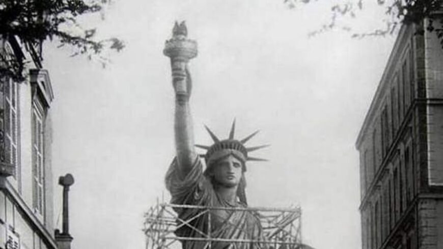 img_igy_nezett_ki__amikor_a_New_York-i_Szabadsag-szobor_meg_Parizsban_allt