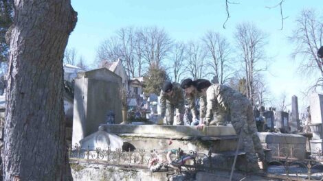 1848-as honvédek síremlékeit tisztították meg a sátoraljaújhelyi kadétok, a hadisír gondozás keretében