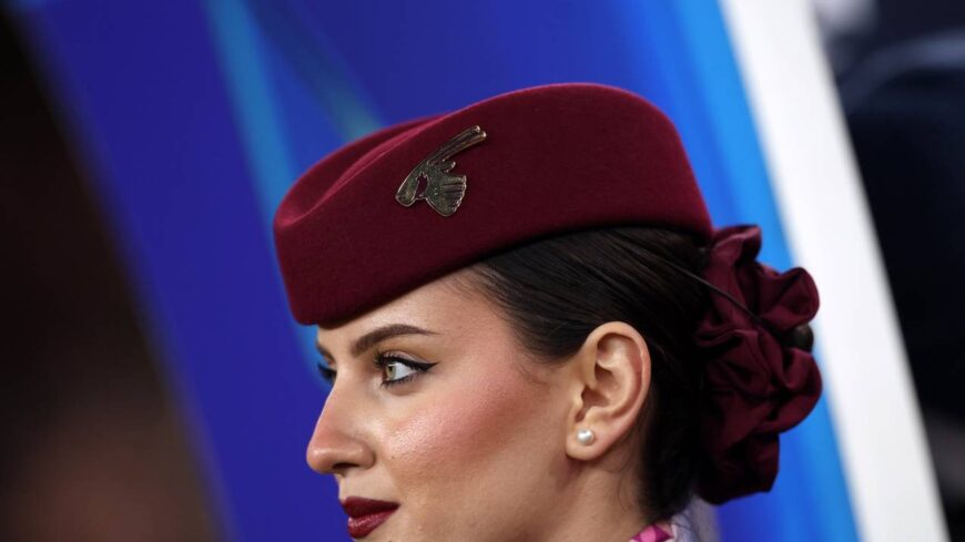 img_Ezert_viselnek_voros_ruzst_a_legiutas-kiserok__veszhelyzetben_van_jelentosege