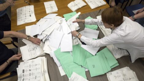 Hétfőig kell megválasztani a szavazatszámláló bizottságok tagjait