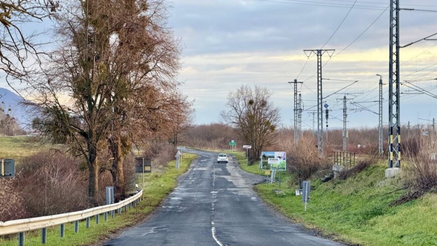 img_Megkezdodik__Sarospataknal__a_37-es_fout_es_a_Sarospataki_Reformatus_Gimnazium_kozotti_utszakasz_felujitasa