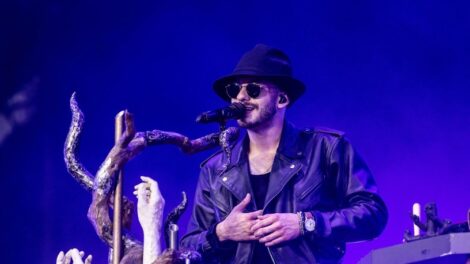 Megkezdődött Azahriah külföldi turnéja