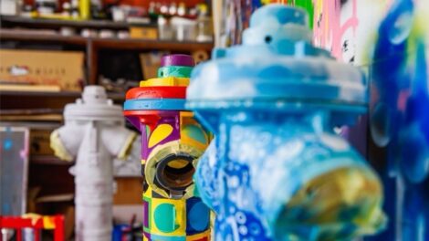 Művészi tűzcsapok színesítik Pécs belvárosát