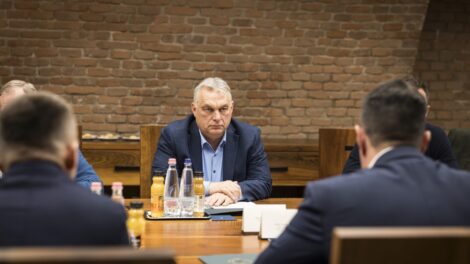 Orbán Viktor összehívta a Védelmi és Energiabiztonsági Tanácsot az olajválság miatt