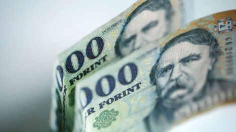 Elcsendesedett a forint kedden reggel, múlik a választási mámor