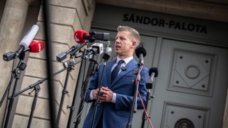 Lemondott a közmédia kuratóriumi tagja Magyar Péter felhívására
