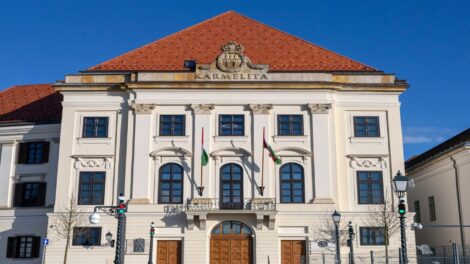 Beteltek a helyek a Karmelita hétvégi látogatására