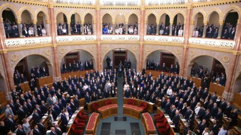 Elfogadták a parlamenti bizottsági struktúrát