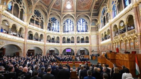 Megválasztották az Országgyűlés alelnökeit és jegyzőit, megalakult a Házbizottság