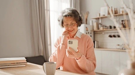 Miénk a világ: Így védekezhetnek az idősek az internetes csalások ellen
