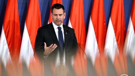 Felülvizsgálják a dohány- és kaszinókoncessziókat