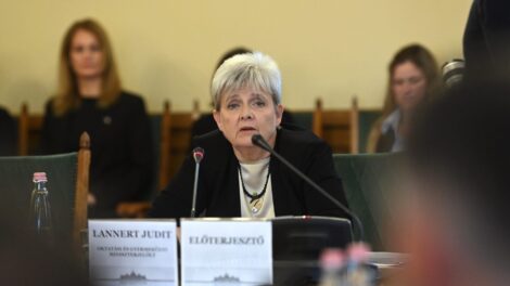 Felülvizsgálják a pedagógusok teljesítményértékelési rendszerét