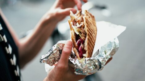 Több mint 17 millió forint bírságot szabtak ki a food truckok ellenőrzése során