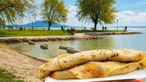 Év strandétele verseny a Balatonon: idén megválasztják az Év beach food palacsintáját is