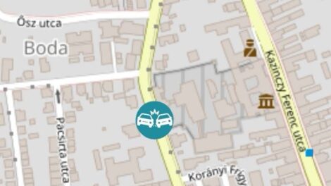 Kerítésnek hajtott egy autó Sátoraljaújhelyen