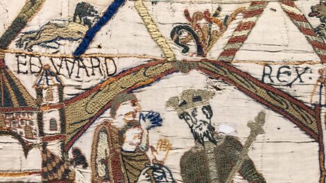 Megkezdődött a jegyárusítás a bayeux-i kárpit londoni kiállítására, tízezrek álltak sorban