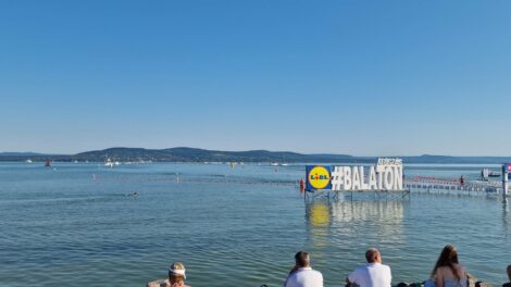 Elrajtolt a 44. Balaton-átúszás